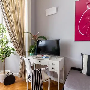 https://athena-guest-house.it-romehotels.com